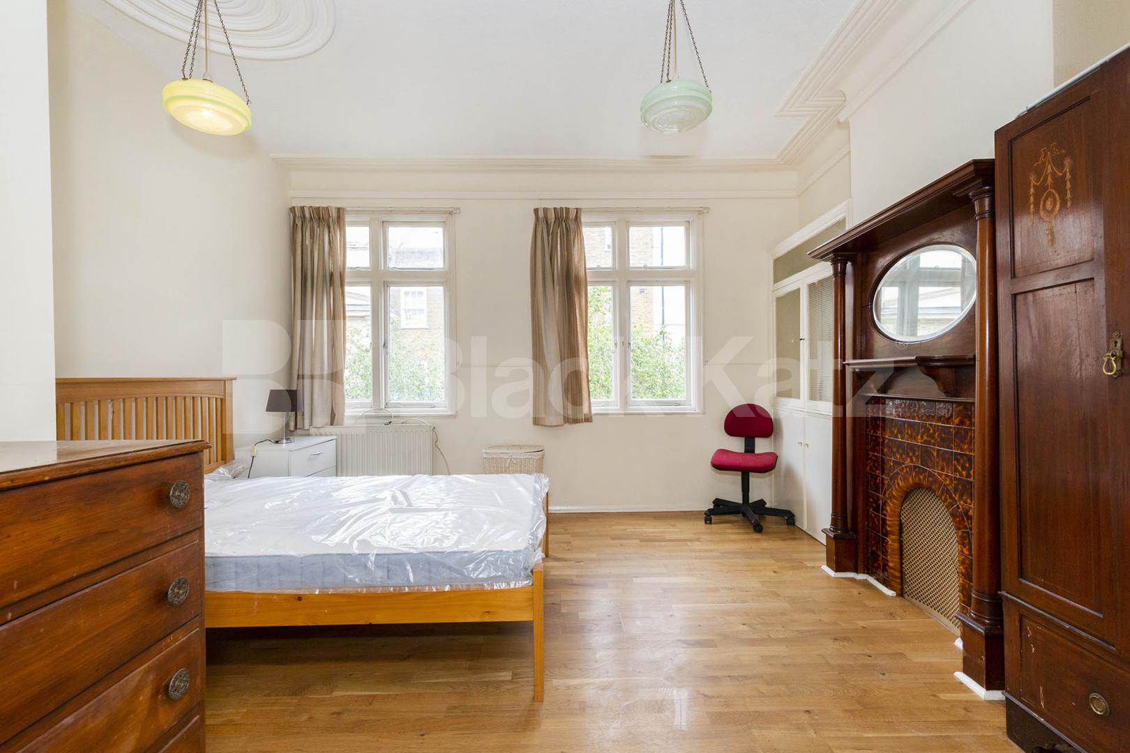 Newly decorated 2 bedroom with large terrace in zone 1 location  Chapel Market, Angel N1